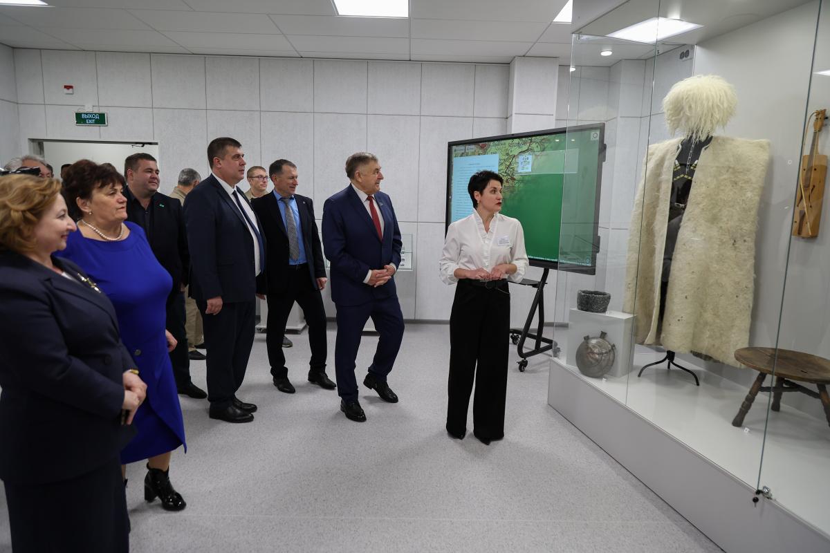 Во исполнение поручений главы Адыгеи Мурата Кумпилова: в селе Красногвардейском открылся Культурно-образовательный центр с библиотекой и музеем