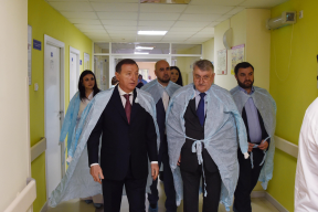 Спикер Народного Собрания Дагестана Заур Аскендеров посетил отделение реанимации новорожденных Республиканского перинатального центра