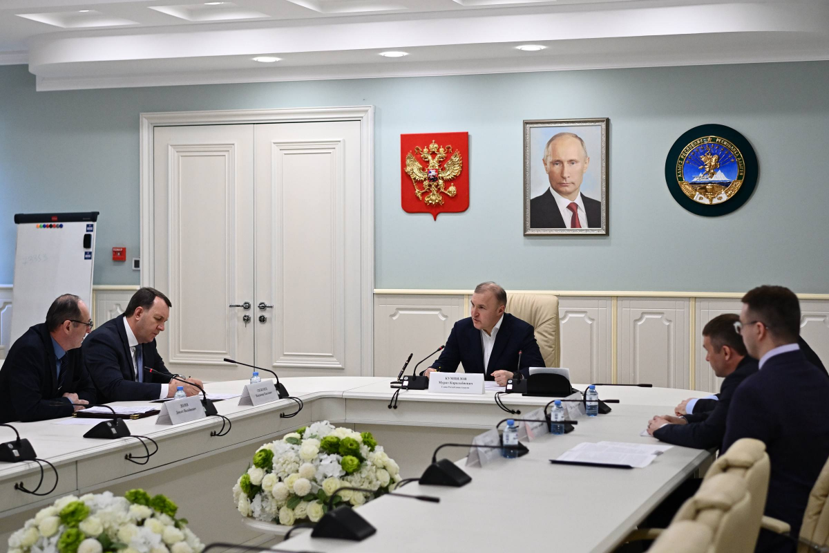 Мурат Кумпилов обсудил с замгендиректора РТРС Виктором Гореглядом вопрос увеличения охвата вещания республиканского ТВ в ряде муниципалитетов Адыгеи