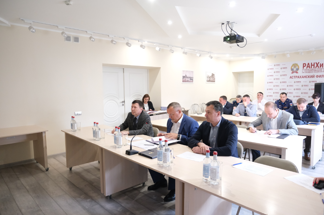 «Эти компетенции будут востребованы на практике»: Председатель Думы Астраханской области Игорь Мартынов оценил выпускные работы студентов филиала РАНХиГС