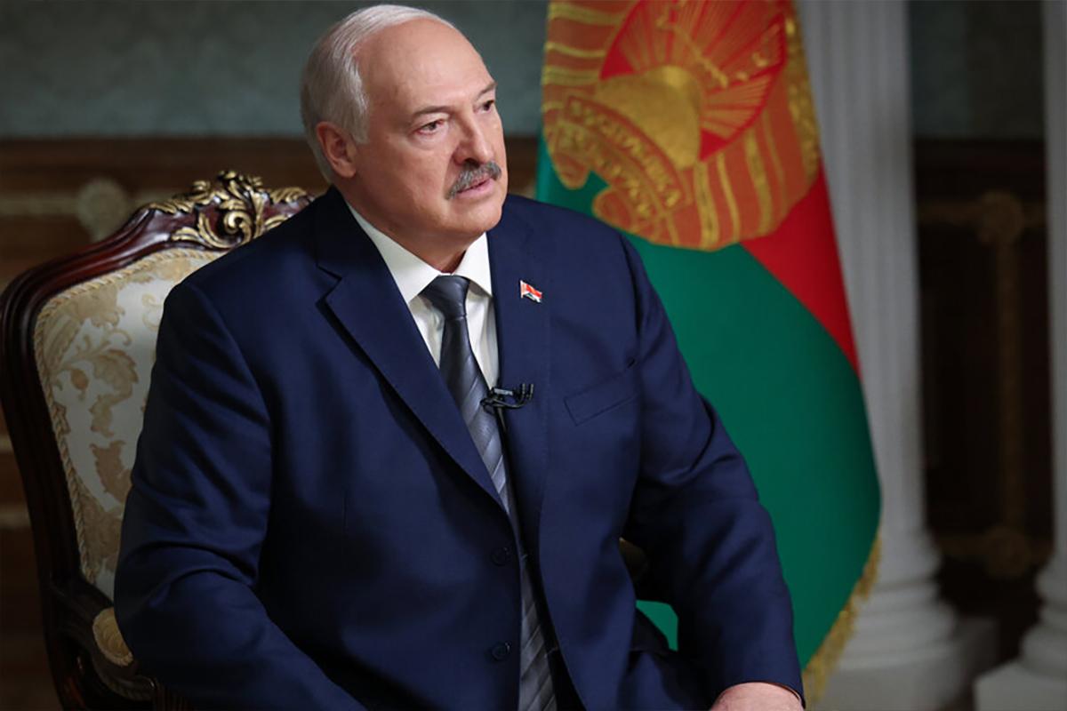 Лукашенко передал Трампу в подарок икону