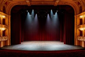 Выпускники МХАТ выступили против назначения Богомолова ректором школы-студии