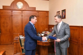 От Каспия до Японского моря: Спикер Народного Собрания Дагестана Заур Аскендеров и председатель Заксобрания Приморского края Антон Волошко договорились о межпарламентском сотрудничестве