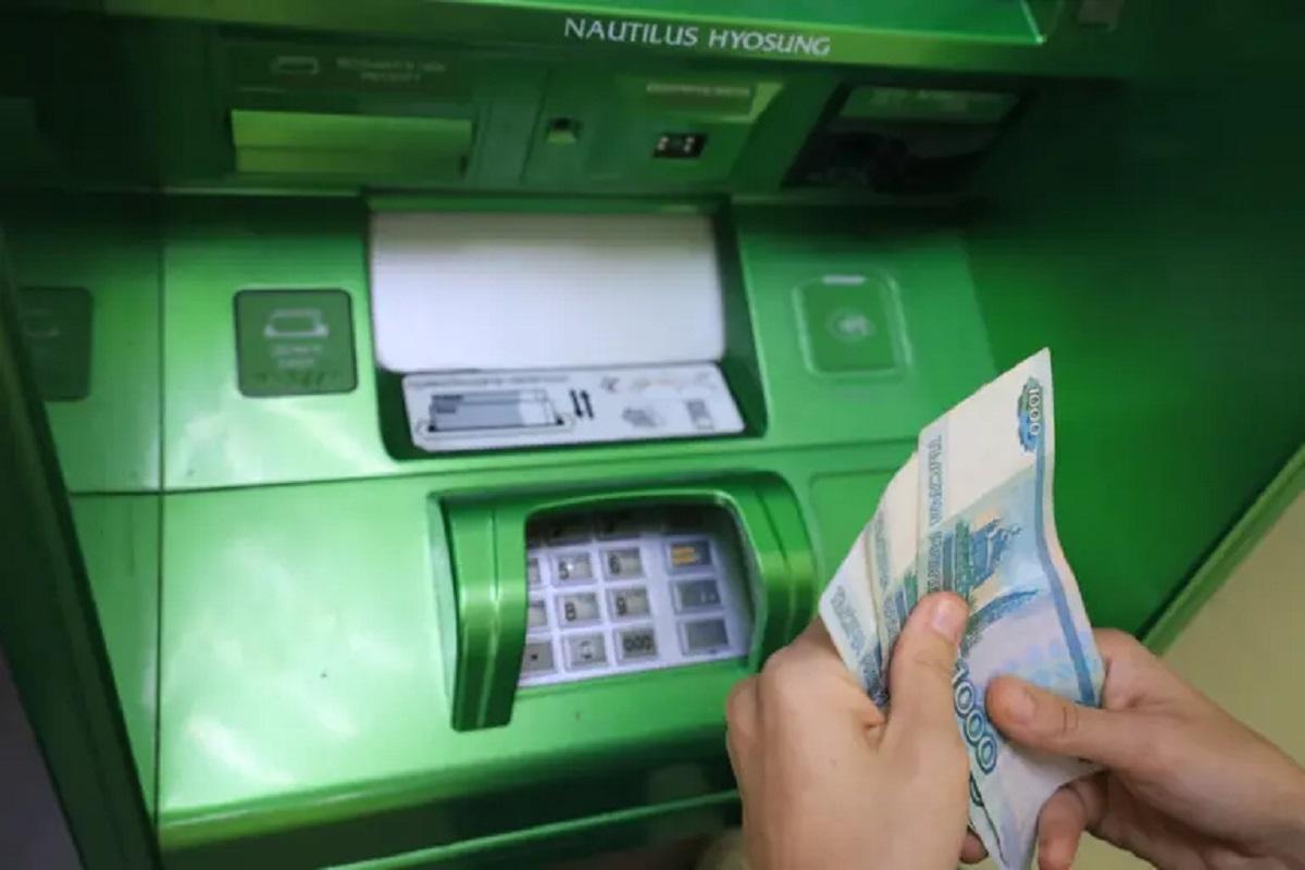 Мошенники под видом силовиков забрали у пенсионера более 10 млн рублей