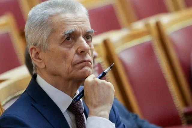 Геннадий Онищенко посоветовал россиянам отказаться от летних путешествий в экзотические страны