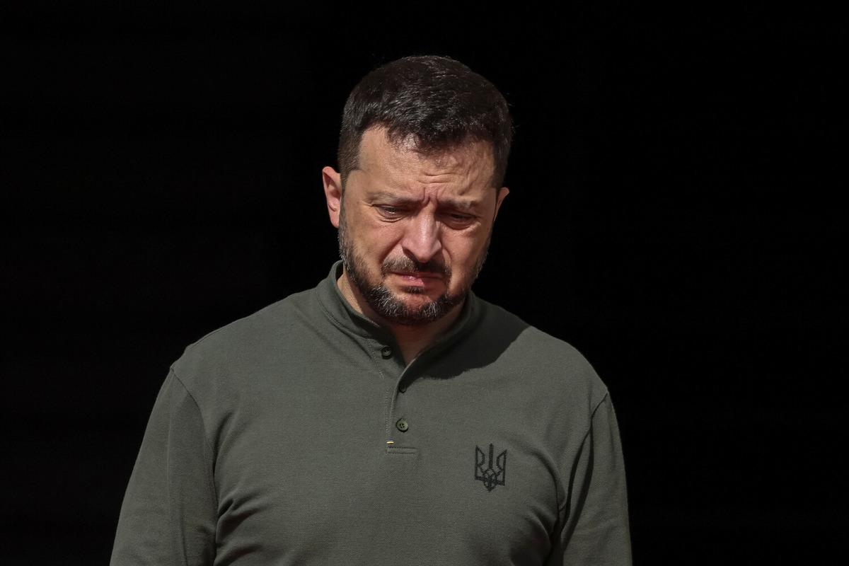 Миллиард для Зеленского и детская бедность: почему Санчесу придется непросто с объяснениями дома