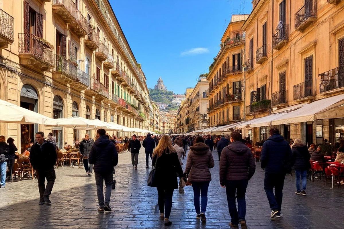 Роковая «игра» на каникулах: мальчик сбросил статую божества с балкона на голову туристке