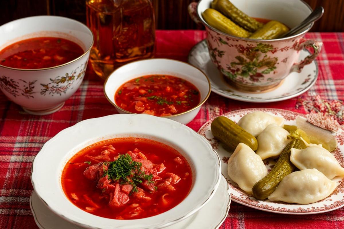 Борщ, пельмени и водка: китайские туристы раскупают русскую кухню
