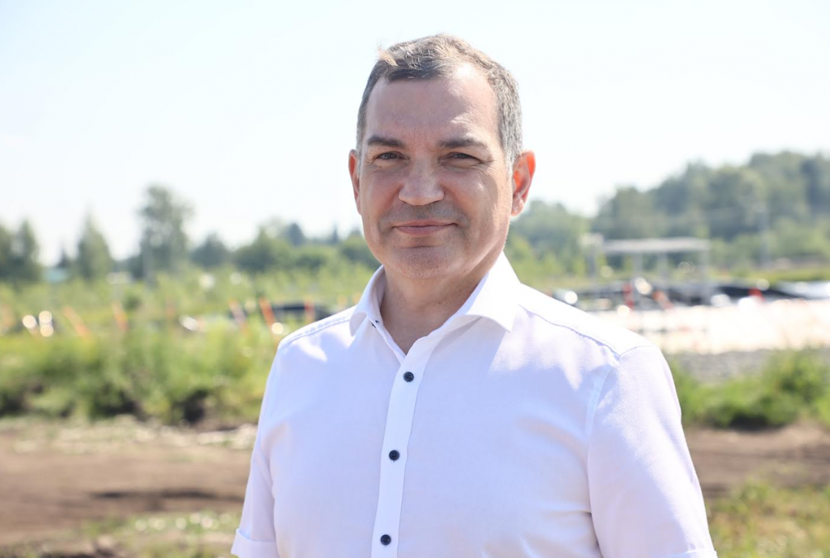 Мэр Максим Кудрявцев: С начала сезона на улицах и в парках Новосибирска высадили более 1,1 тыс. деревьев и кустарников из муниципального питомника