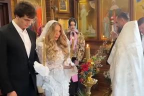 «Спасибо за настоящую любовь»: Карина Кросс обвенчалась с хоккеистом