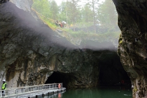 Лучшие направления для пещерного туризма в России: Горный парк Рускеала в Карелии