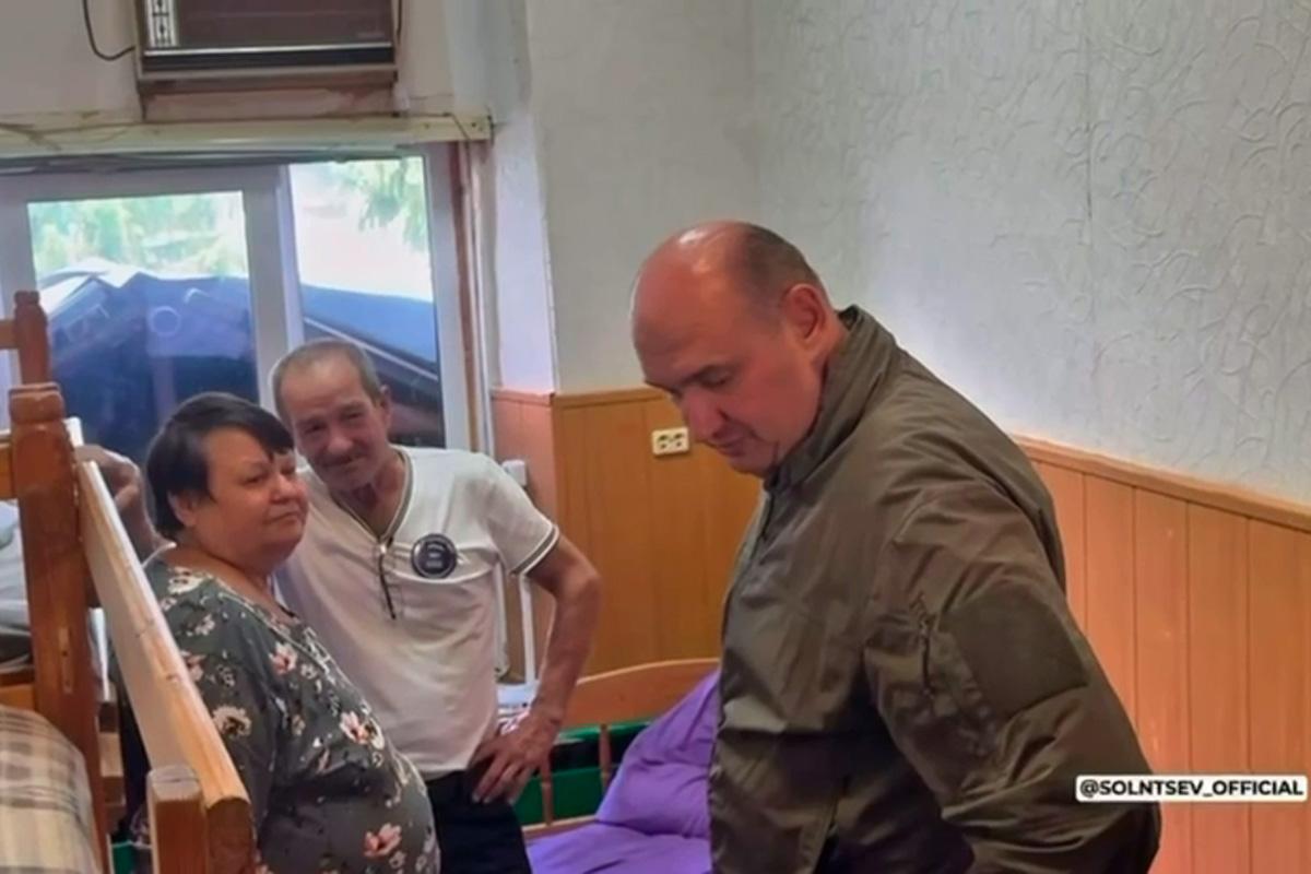«Никто не должен оставаться с проблемой один на один»: Губернатор Евгений Солнцев посетил пострадавший от непогоды Бугуруслан