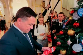 Губернатор Подмосковья Андрей Воробьев исполнил мечты троих детей в рамках акции «Елка желаний»