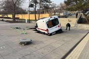 The ambulance fell into the fountain in the center of Feodosia