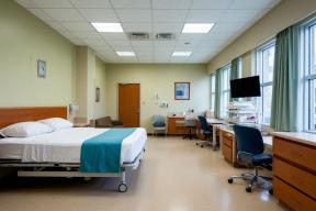 Шлагбаум как стена: почему во Владивостоке отцу ребенка-инвалида пришлось нести сына на руках