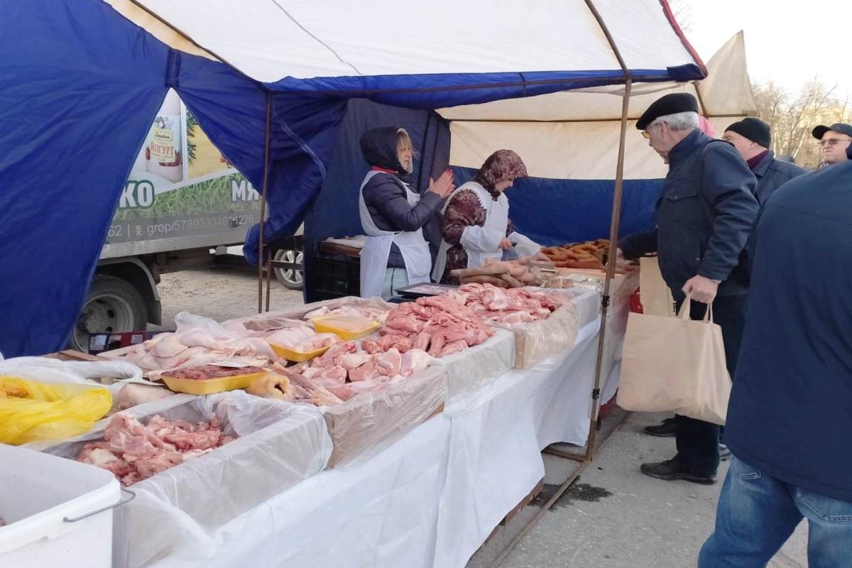 В Рязанской области на ярмарках выходного дня в субботу продали 7 тонн мясной продукции и колбас