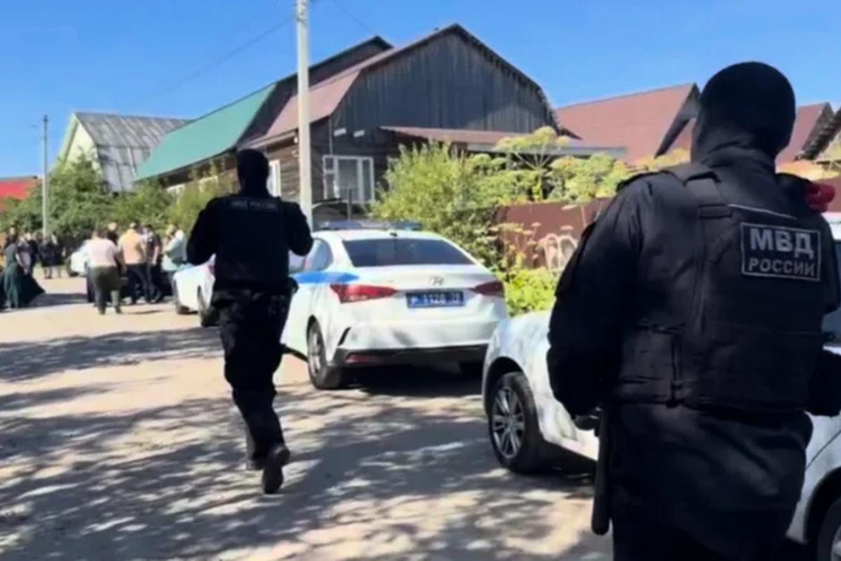 «Пытались скрыться и отвлекать полицию»: подробности рейда в цыганских посёлках Ленобласти