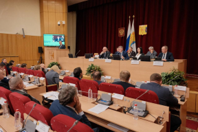 Поддержка кадров на селе и льготы для многодетных семей: Спикер Заксобрания Роман Береснев назвал главные законы, принятые в Кировской области в 2025 году