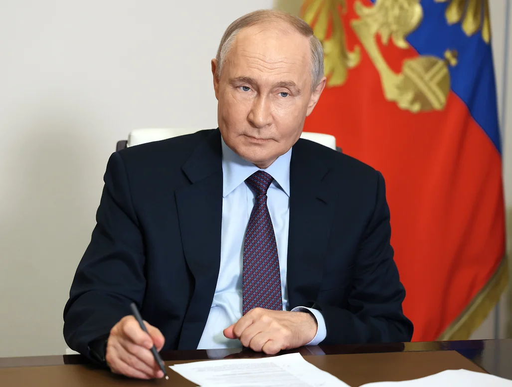 Путин подписал закон о запрете поступления в вузы без ЕГЭ после колледжа