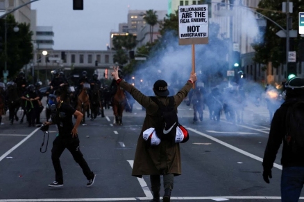 Протесты в Миннеаполисе толкают США к более ожесточенному гражданскому противостоянию
