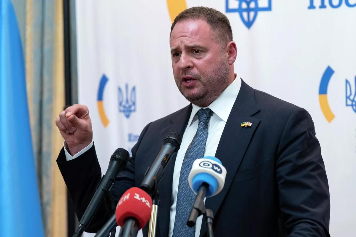 Грызня на Банковой: Ермаку предъявили обвинение, а сам он устроил охоту на «террориста»