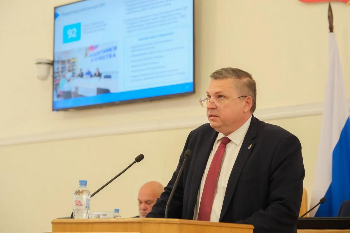 Председатель Думы Астраханской области Игорь Мартынов провел пленарное заседание, на котором Денис Афанасьев представил итоги работы регионального правительства за 2025 год
