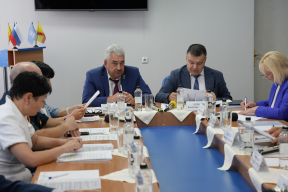 «Главный секрет гармонии — уважение к культуре соседа»: Спикер Госсовета Леонид Черкесов принял участие в заседании Совета по межнациональным и межконфессиональным отношениям
