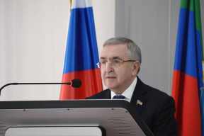 Первый вице-спикер Народного Собрания Дагестана Юрий Левицкий удостоен почетного знака Госдумы «За заслуги в развитии парламентаризма»