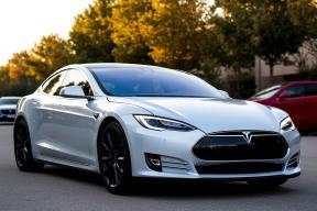 Два года споров: NHTSA заставила Tesla отозвать 20 тысяч машин из-за слишком ярких фар