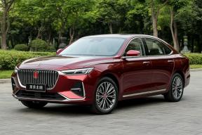 «Китайцы уступают рынок»: почему Hongqi H6 подешевел на фоне падения доли брендов из КНР