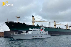 Фингвардия Италии проверяет судно из России на нарушение санкций