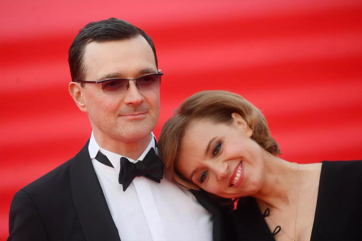 Алферова слегла с потерей голоса, пока Бероев празднует свадьбу с 21-летней балериной