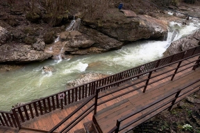 Турпоток в Гуамское ущелье в Апшеронском районе Кубани приблизился к 300 тысячам человек в год