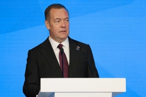 Медведев призвал готовится к «более сложным временам»