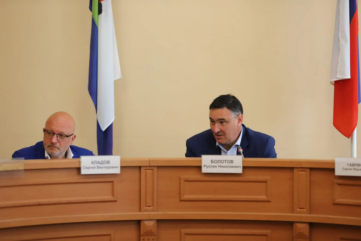 «Спрашивать необходимо втройне»: мэр Иркутска Руслан Болотов поставил комитету городского обустройства задачу усилить контроль за подрядчиками