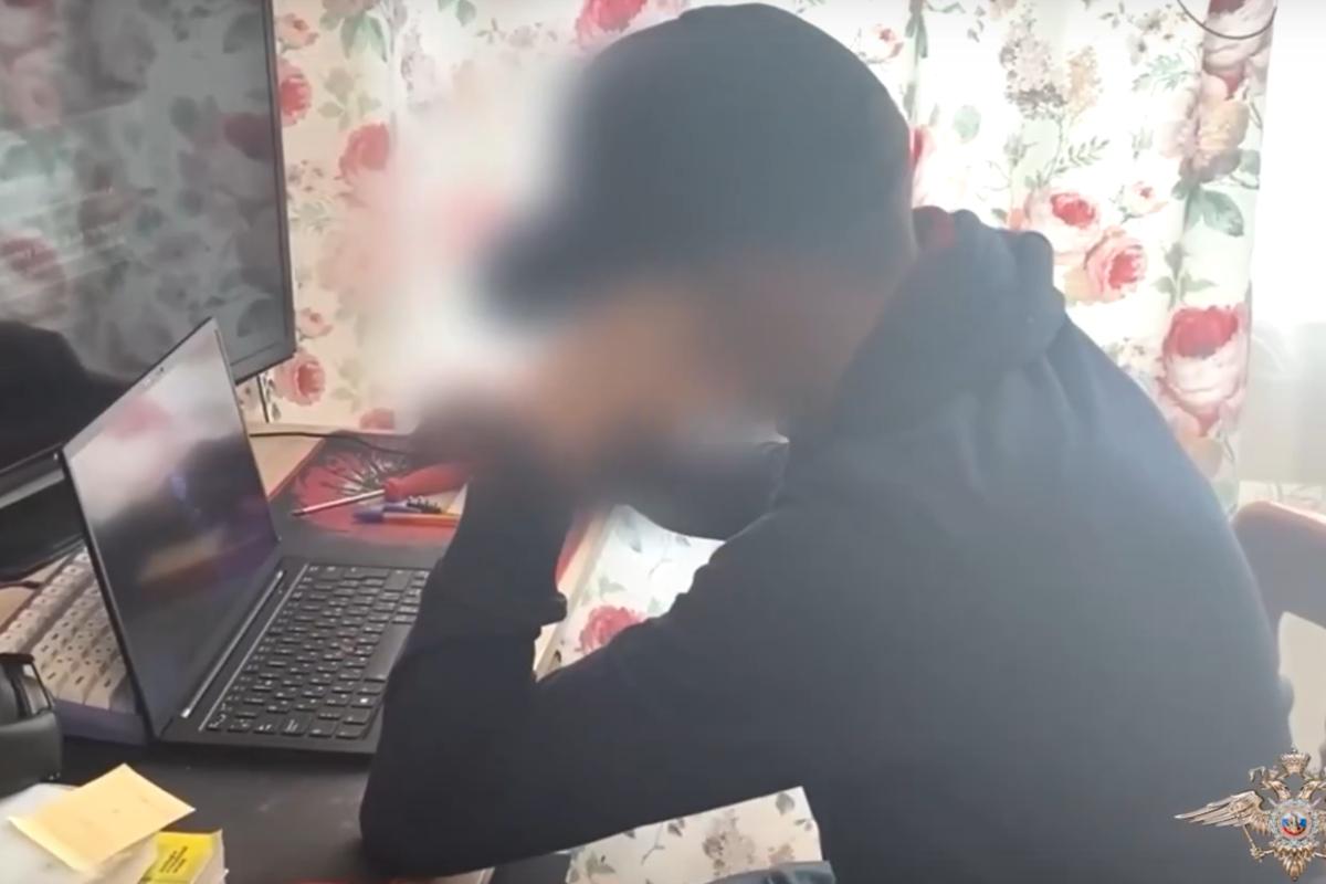 В Иркутске арестовали 17-летнего хакера, разработавшего мобильное приложение для воровства денег