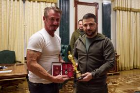 Шон Пенн в Киеве: за чьи деньги актер «борется» с Трампом?