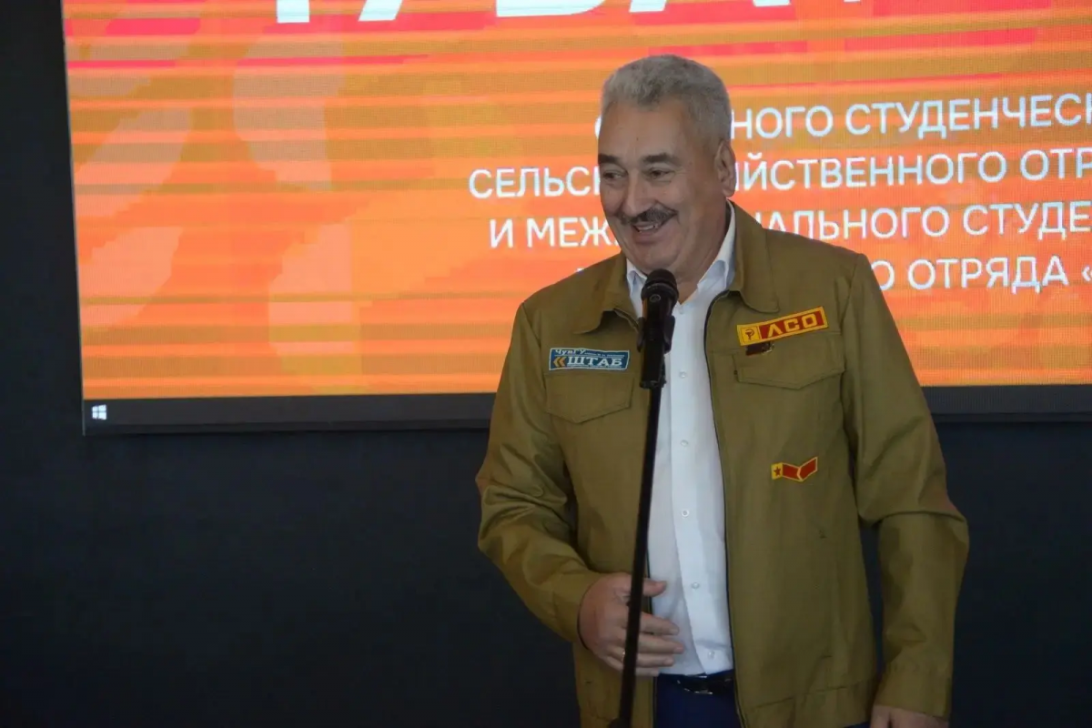 «Комсомол стал символом яркой юности»: спикер Госсовета Чувашии Леонид Черкесов поздравил ветеранов ВЛКСМ со 108-летием организации