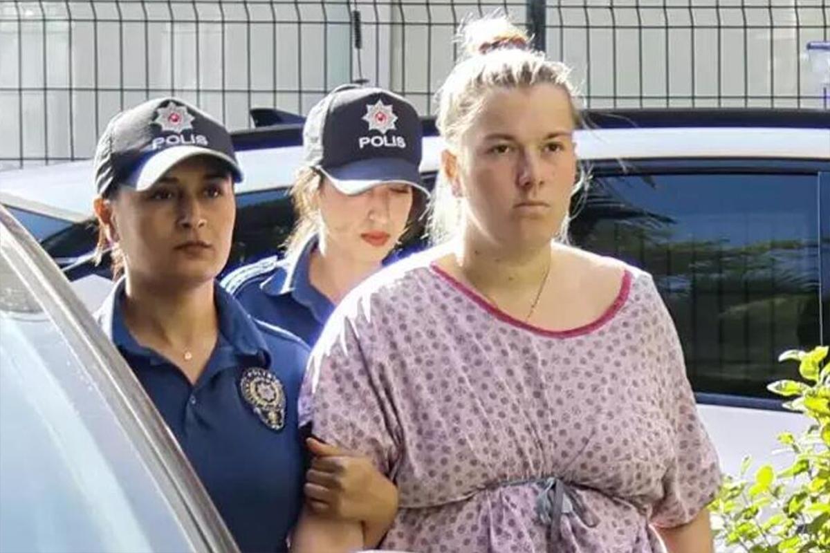 Бросившую дочь в туалете россиянку выпустили из тюрьмы в Турции