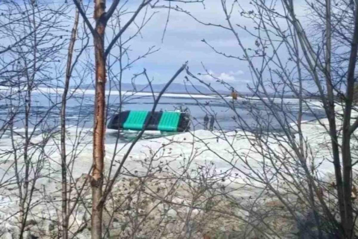 Пятеро погибли при крушении катера на Байкале из-за перегруза