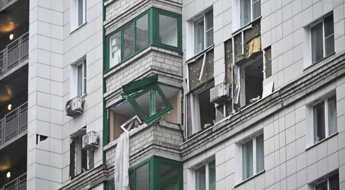 В доме в Красногорске, пострадавшем от атаки беспилотника, начались высотные работы.