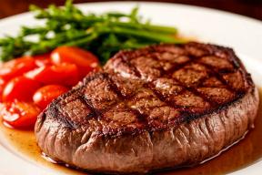 «Новый средний класс» перестал есть стейки: в России рухнули продажи премиального мяса