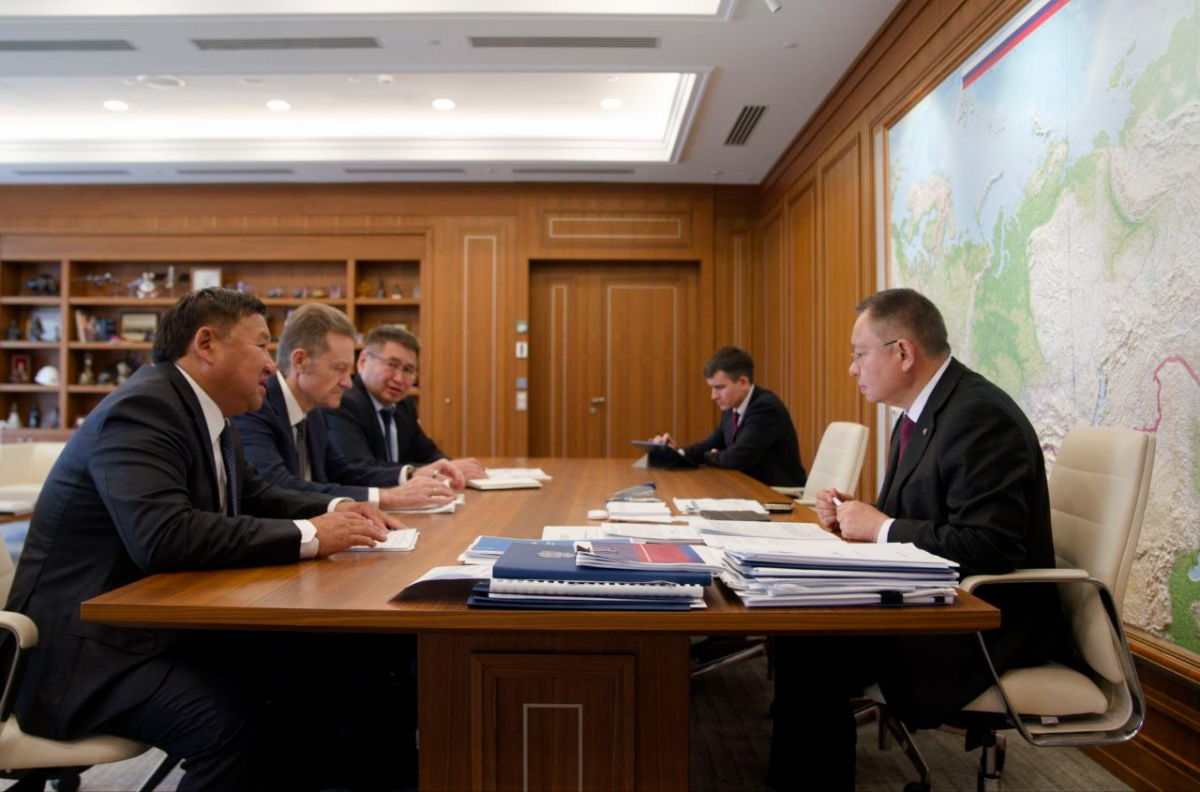 Владислав Ховалыг обсудил с федеральными министрами стратегические проекты по строительству и развитию промышленности в Туве