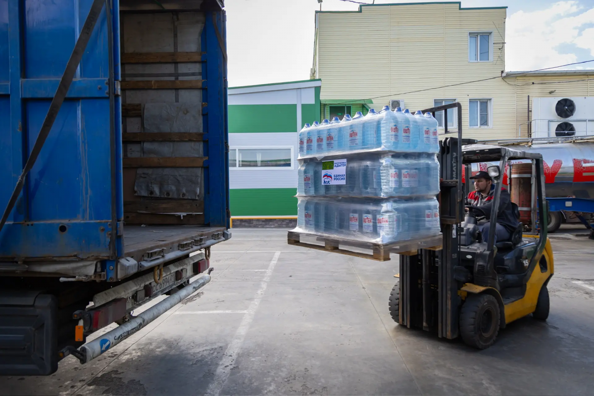 Мурат Кумпилов: Адыгея направила 100 тонн гуманитарной помощи пострадавшим от наводнения в Дагестане