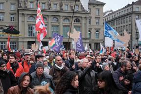 В Берне протестующие призвали ввести санкции против США