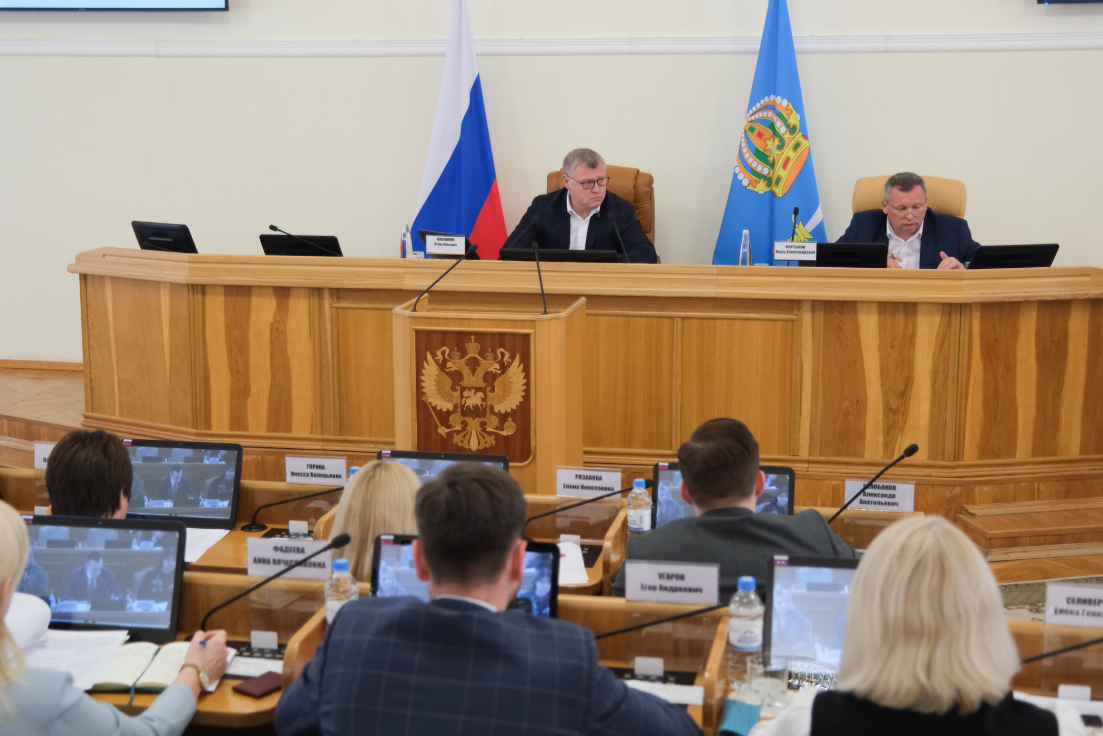 Председатель Думы Астраханской области Игорь Мартынов принял участие в обсуждении реализации молодежной политики на заседании профильной региональной межведомственной комиссии