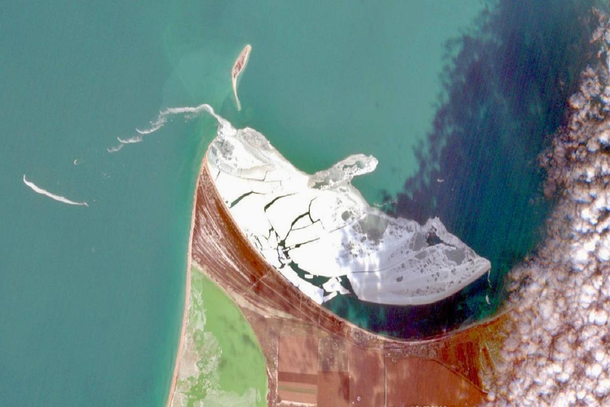 Спутники сняли «айсберг» размером в 7 км, образовавшийся в Черном море