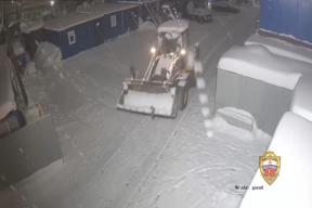 В Москве молодой человек угнал экскаватор