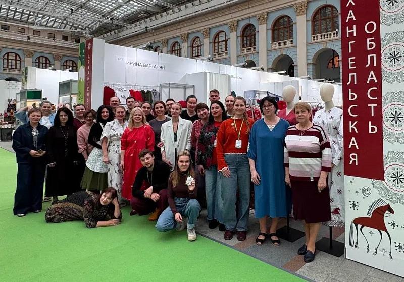 «Всё с душой и уважением»: губернатор Цыбульский показал в Москве масштабный стенд Поморья среди 700 участников