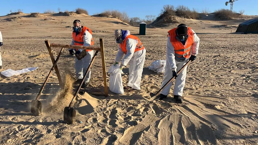 На Кубани обозначили план по полной очистке пляжей Анапы от мазута